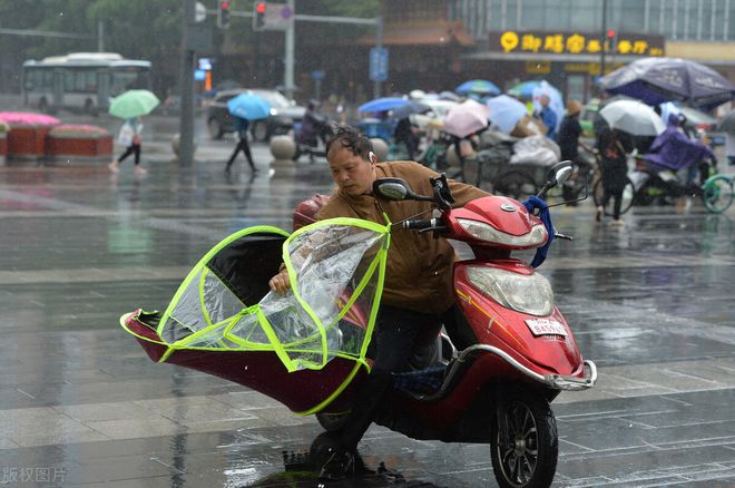 米乐m6电动车能不能装雨棚？官方回复来了车主：雨棚虽实用但不安全(图5)