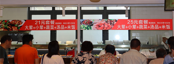 9博体育夏日走基层 逛公园、练合唱、品美食……曹杨社区居民消夏享受“15分钟生活圈”惬意(图5)